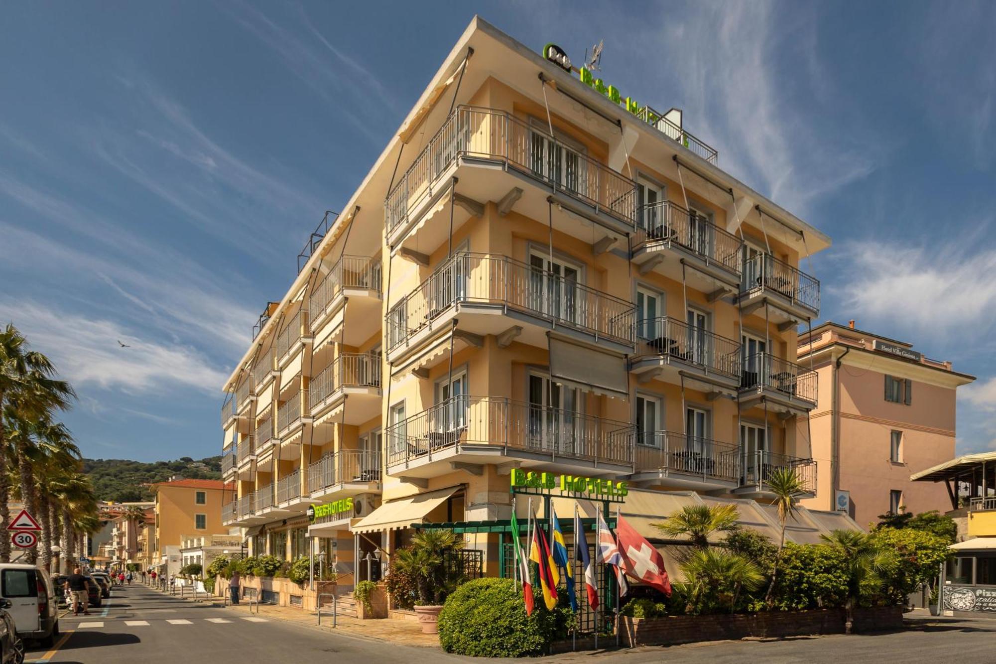 B&B Hotel Diano Marina Palace Bagian luar foto