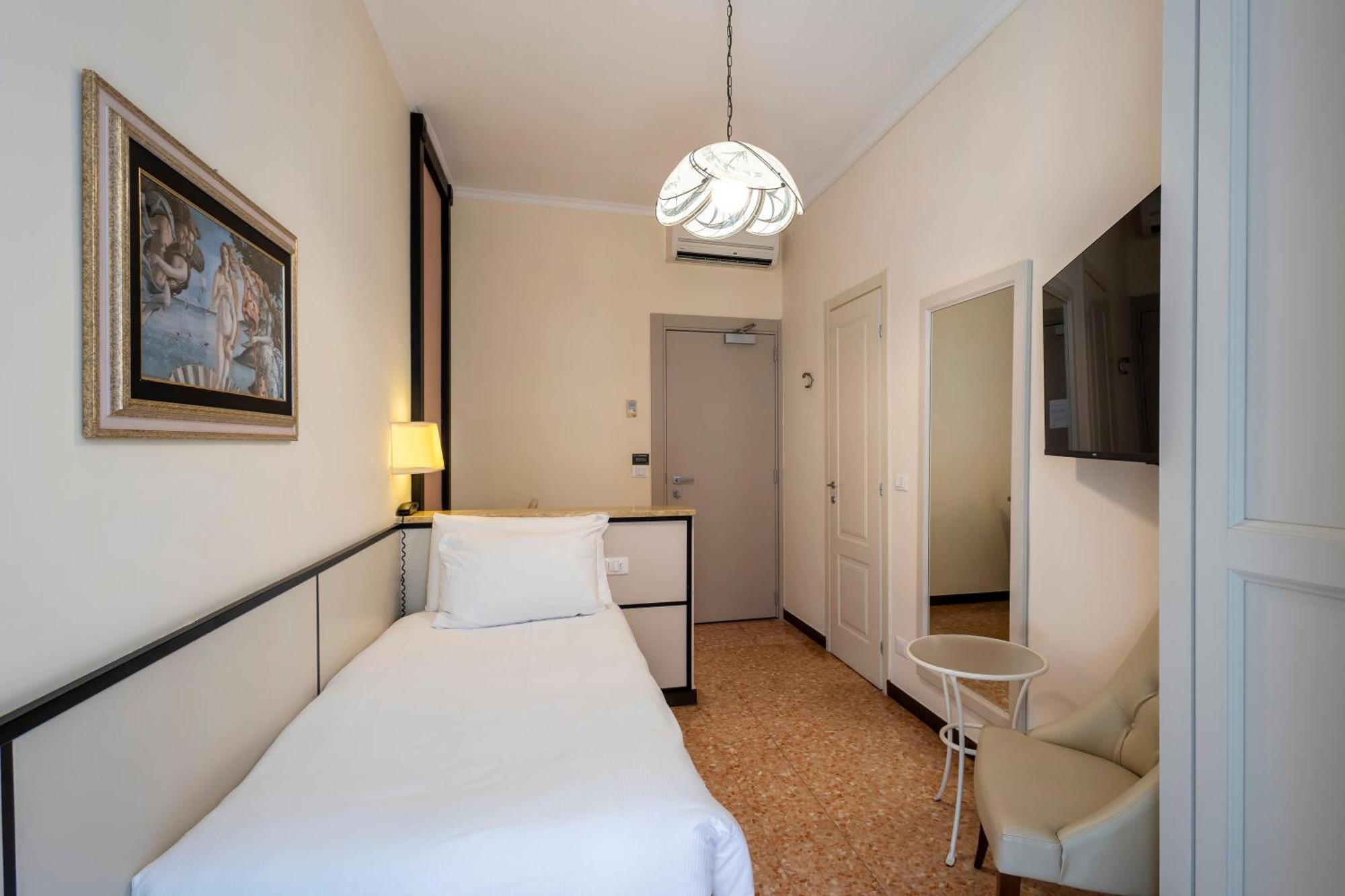 B&B Hotel Diano Marina Palace Bagian luar foto