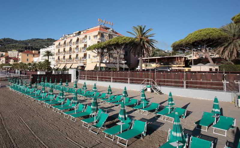 B&B Hotel Diano Marina Palace Bagian luar foto