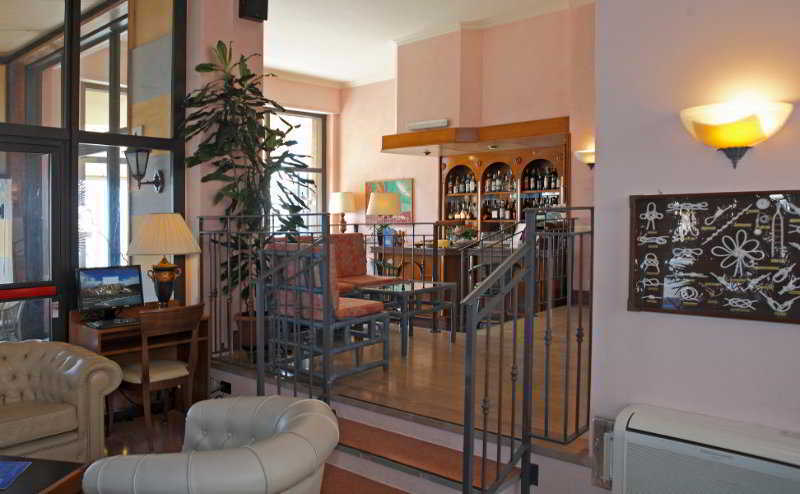 B&B Hotel Diano Marina Palace Bagian luar foto